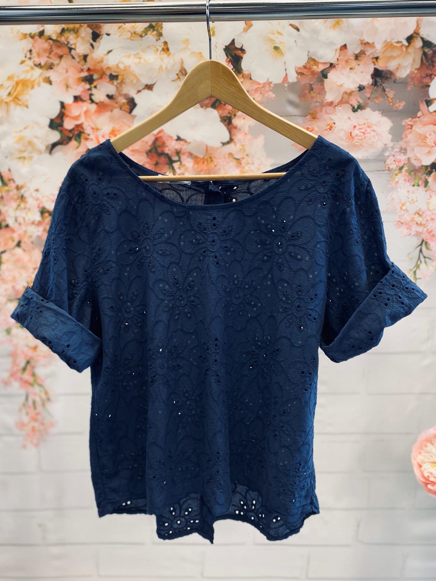 Baumwollbluse mit Lochstickerei und Knopfleiste
