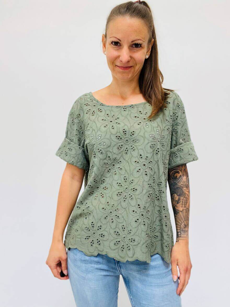 Baumwollbluse mit Lochstickerei und Knopfleiste