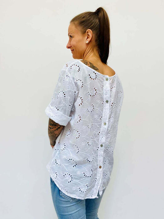 Weiße Baumwollbluse mit Knopfleiste hinten