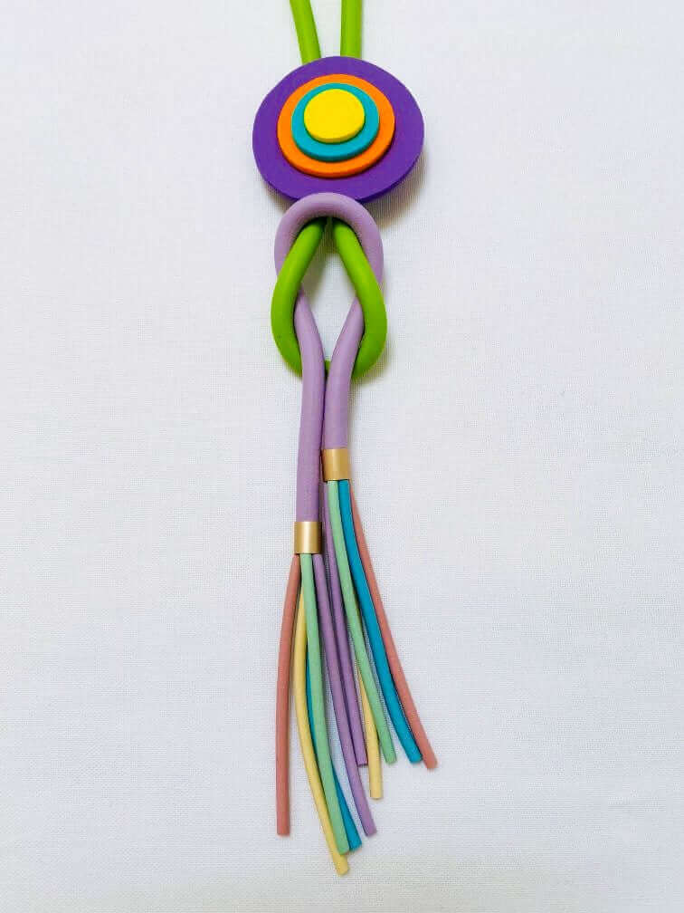 Grüne Gummikette mit Flieder Anhänger