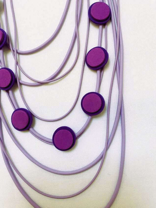 Fliederfarbene mehrreihige Gummikette