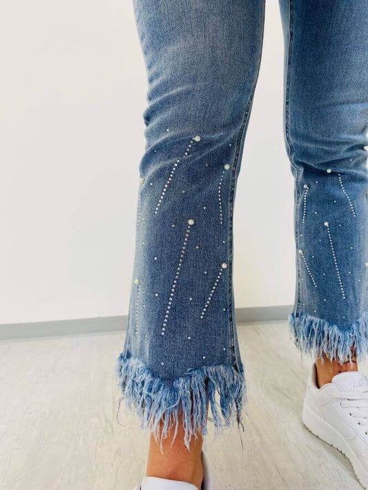 Moderne helle ausgestellte Jeans mit Perlen