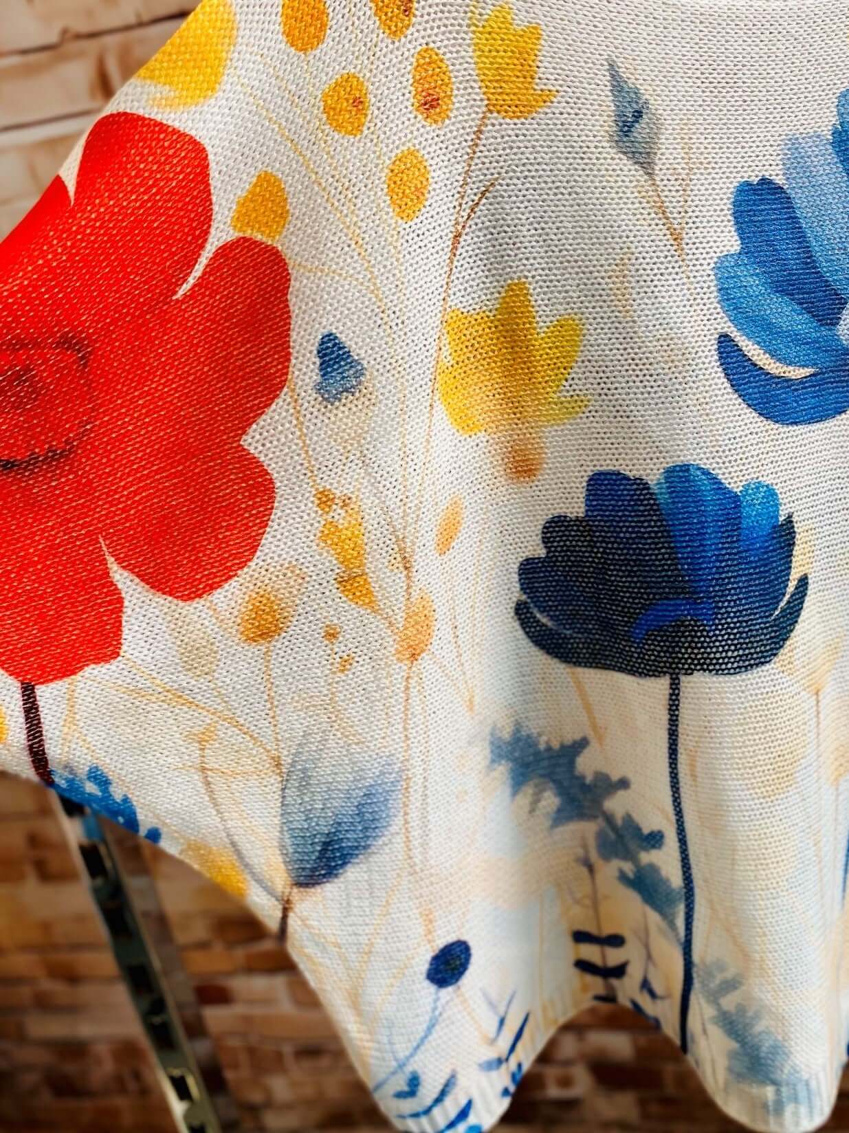 Langarm Netzpullis mit bunten Motiven