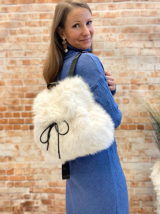 Weicher Fellrucksack mit Magnetverschluss