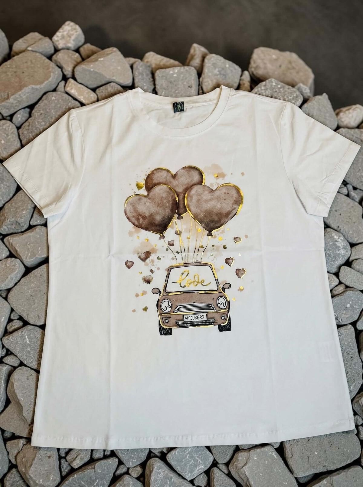 Weißes Kurzarmshirt mit Auto-Herzluftballons Motiv
