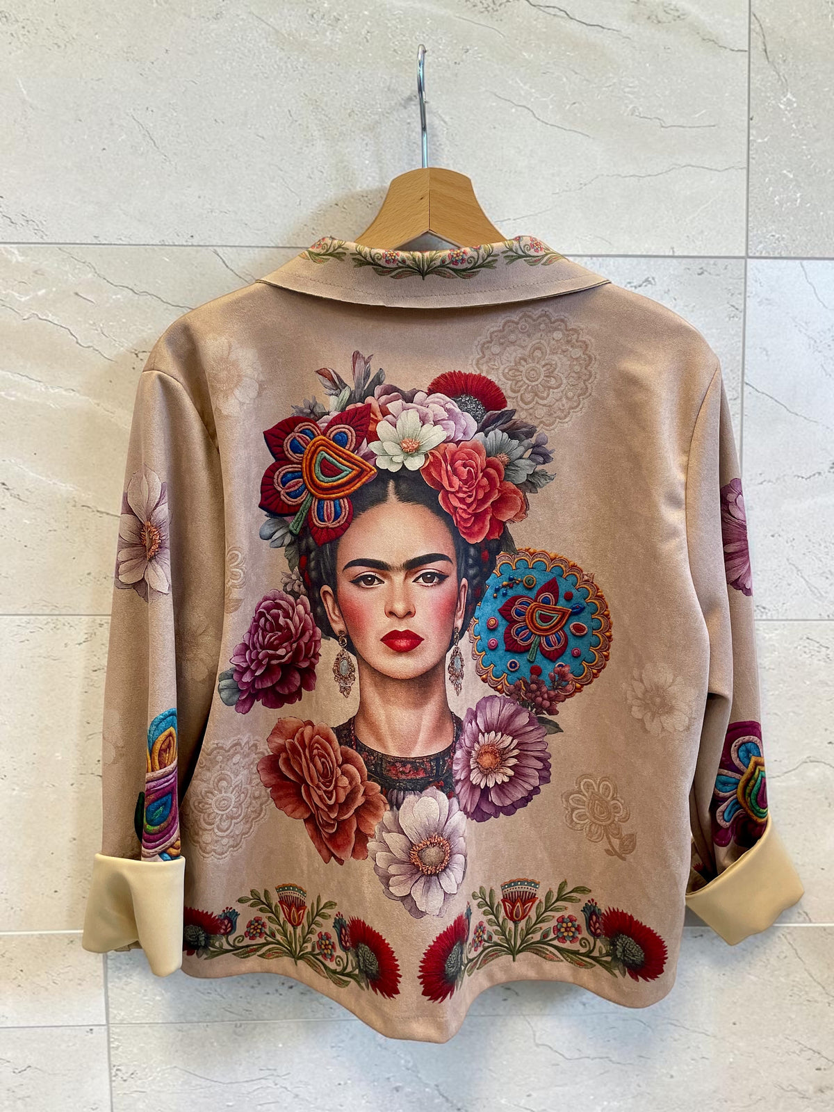 Italienische Veloursjacke mit Frida-Kahlo-Print