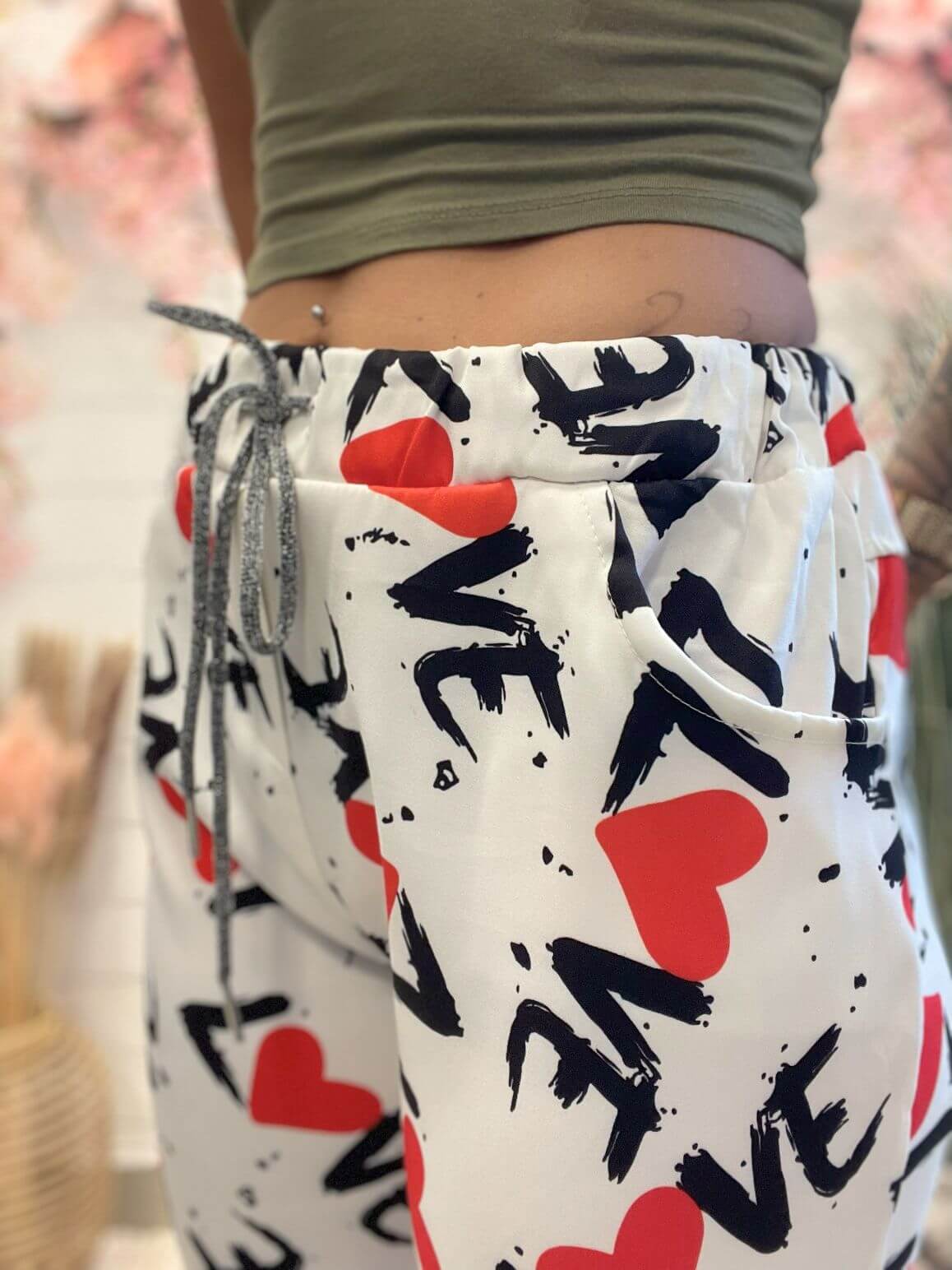 Knielange weiße Schlupfhose "Love"