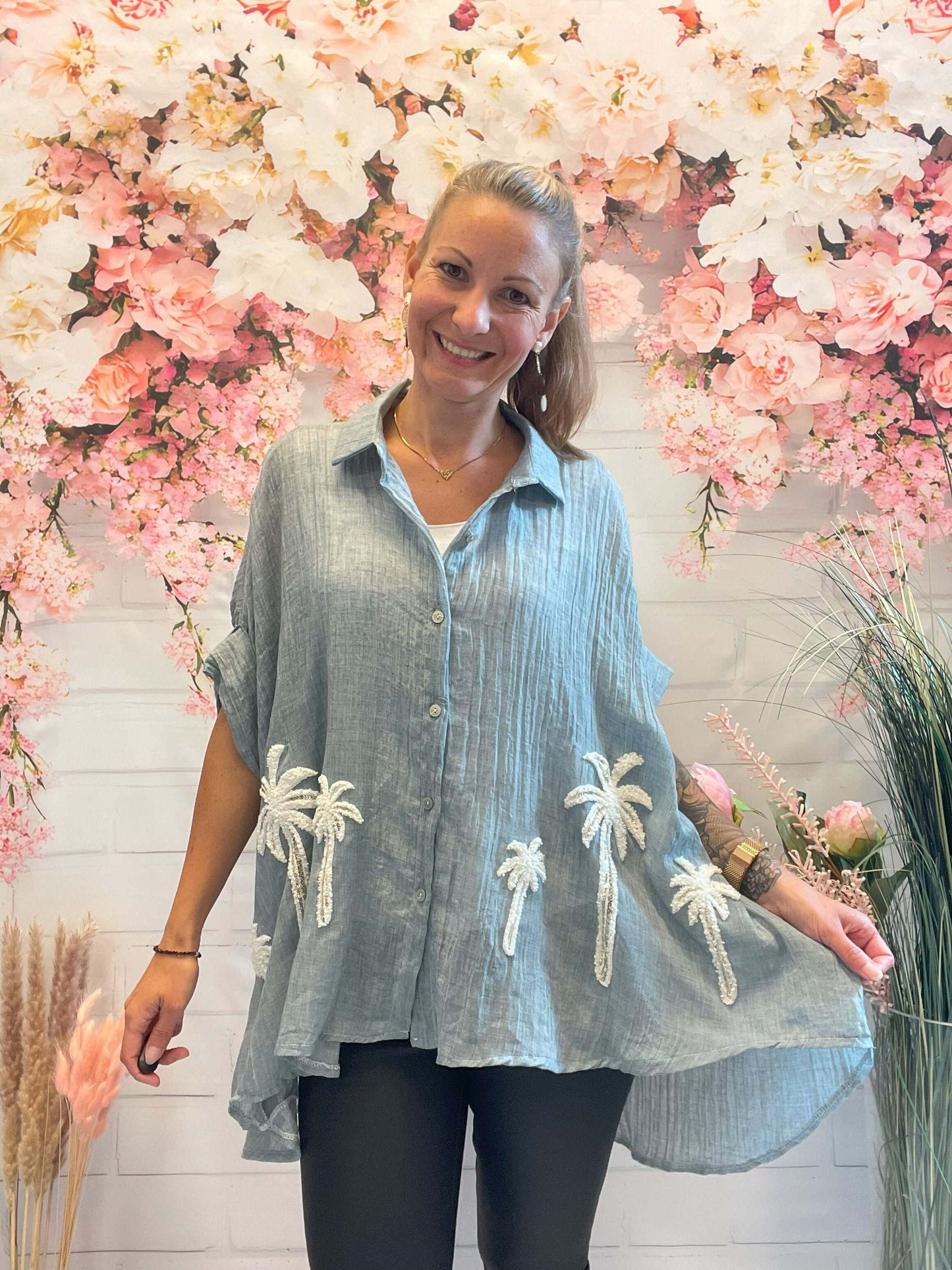 Oversize Bluse mit Palmen - kurzarm