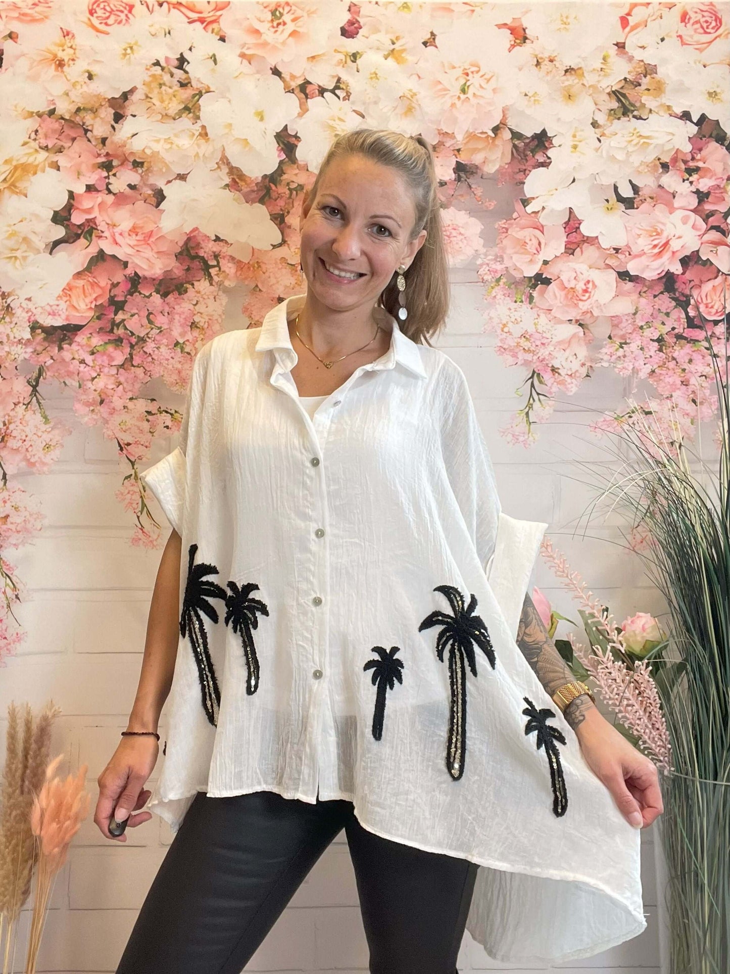Oversize Bluse mit Palmen - kurzarm