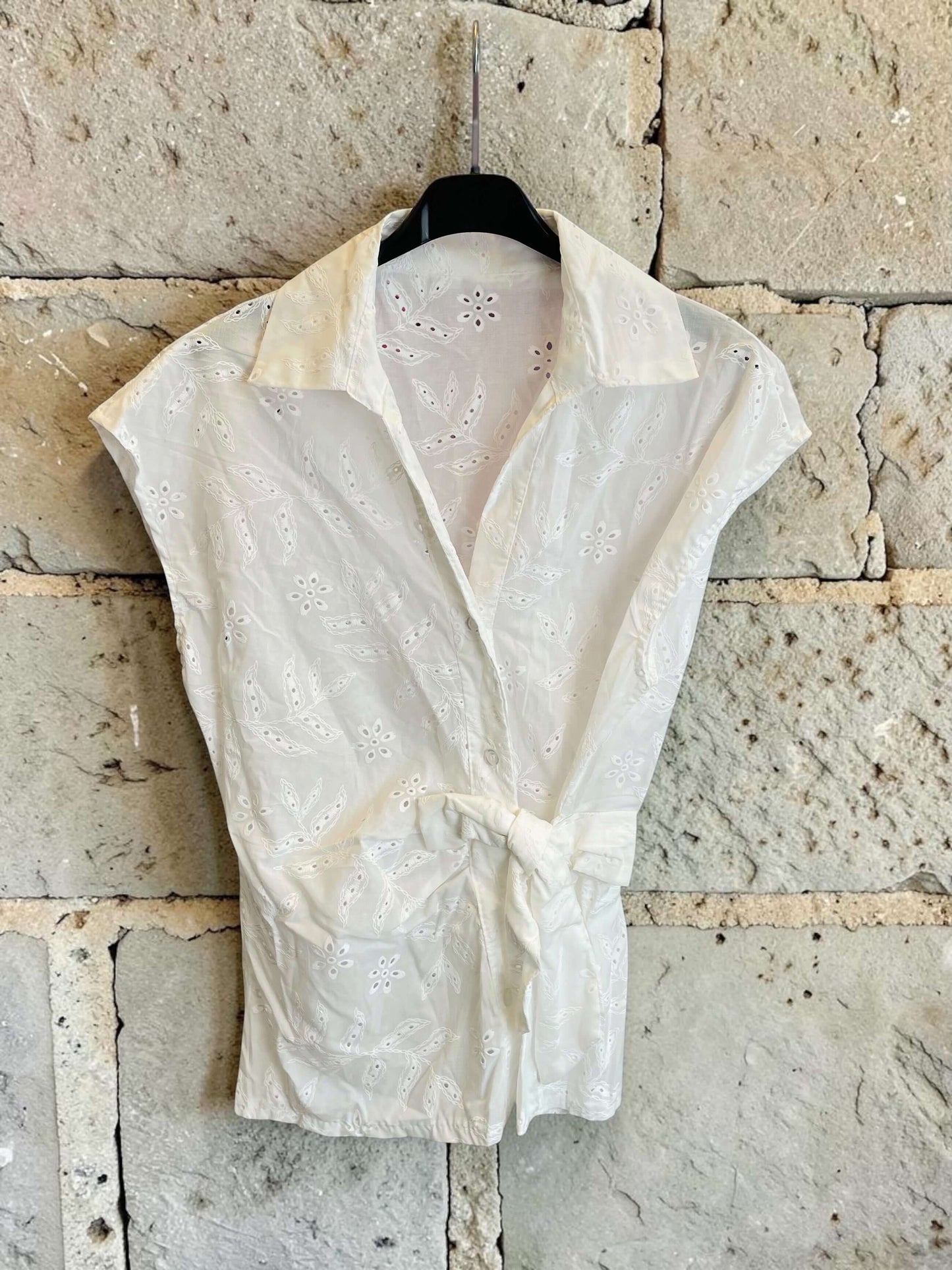 Ärmellose Bluse aus Baumwolle mit seitlicher Masche