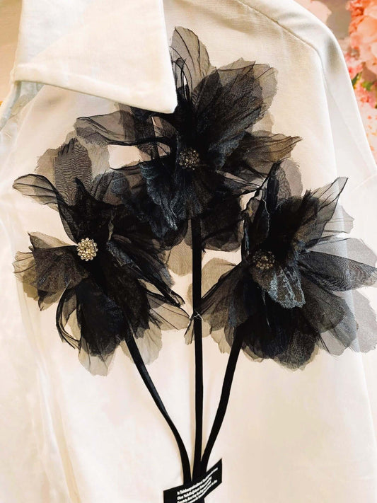 Weiße Bluse/Hemd mit schwarzen Blumen