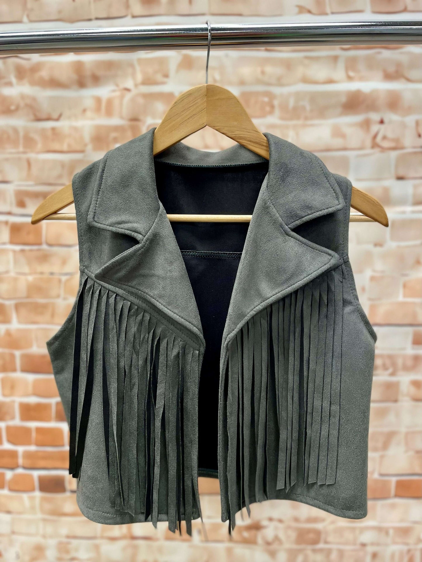 Kurzes Fransen-Gilet aus Veloursstoff