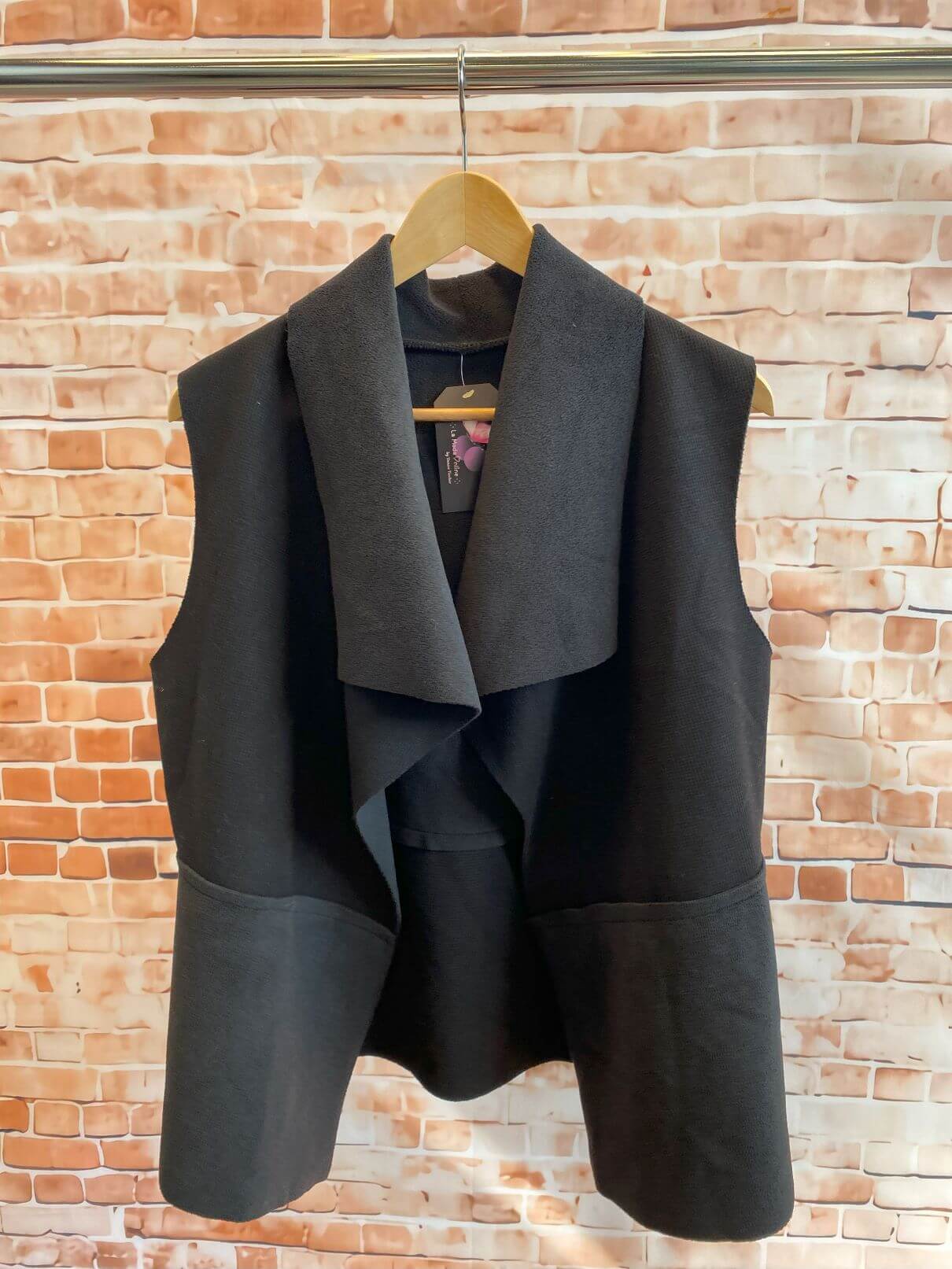Warmes Gilet mit Wasserfallkragen