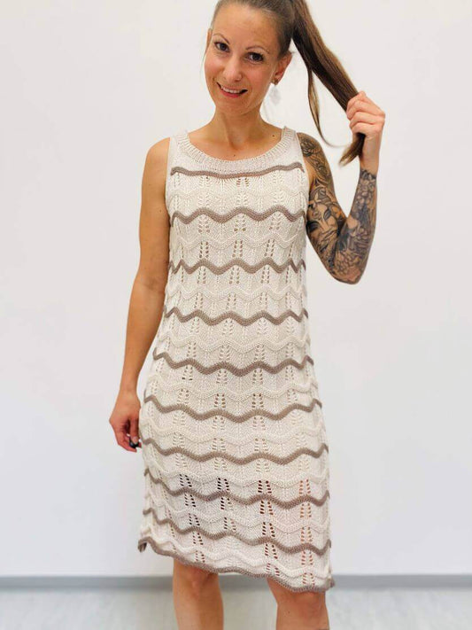 Längeres Häkelkleid mit Spaghettiträgern