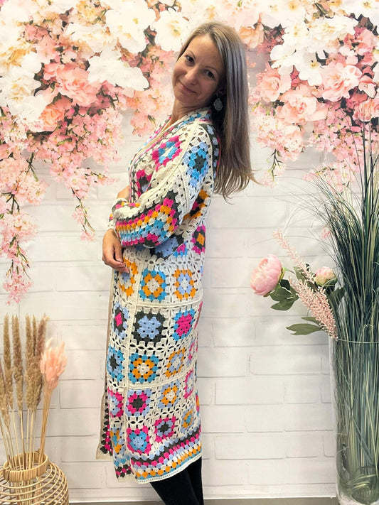 Lange bunte Häkelweste