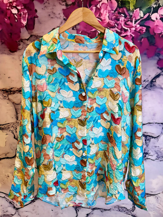 Damenbluse mit bunten Herzen