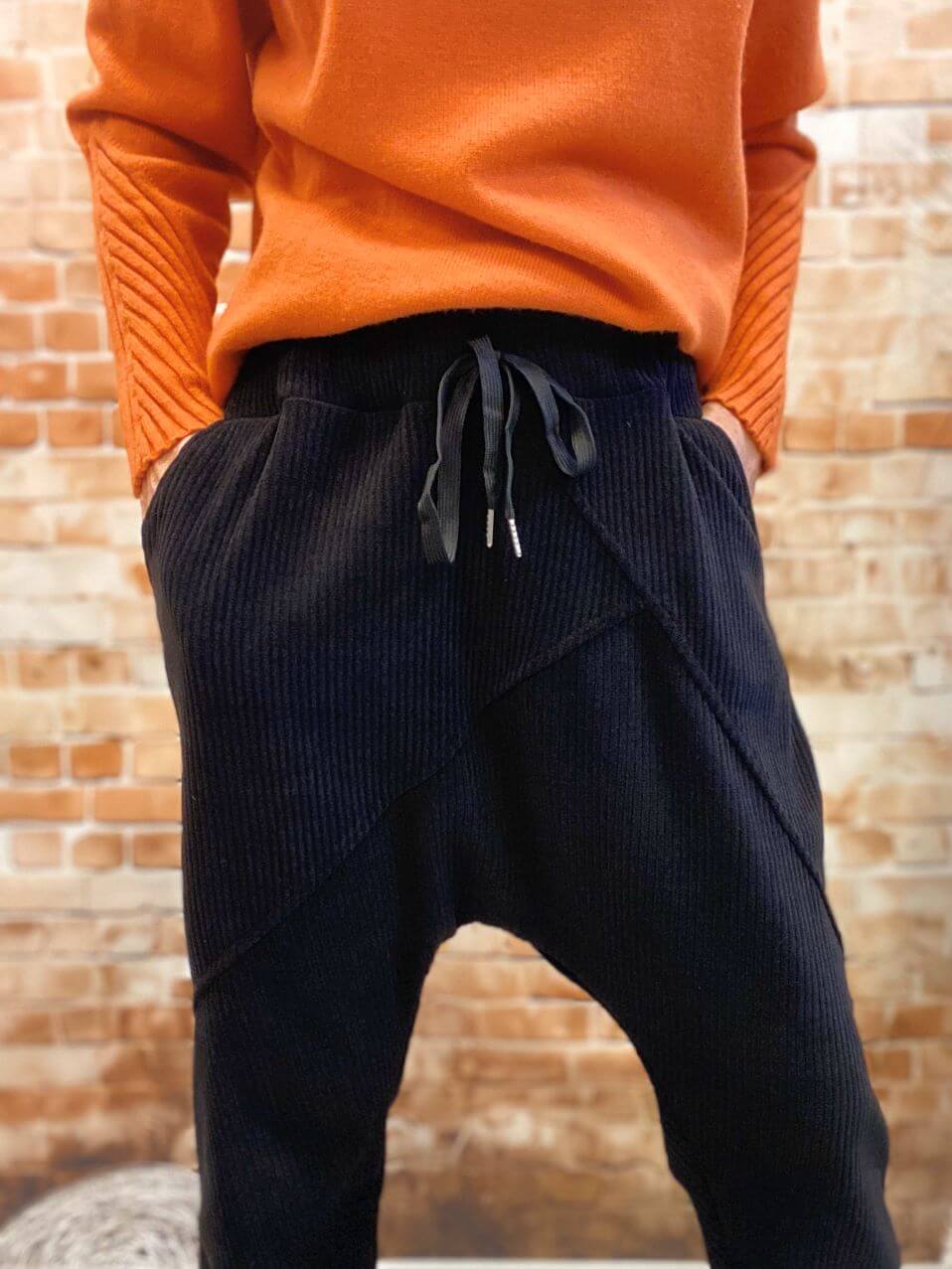 Cord Schlupfhose/Jogginghose mit tiefem Schritt