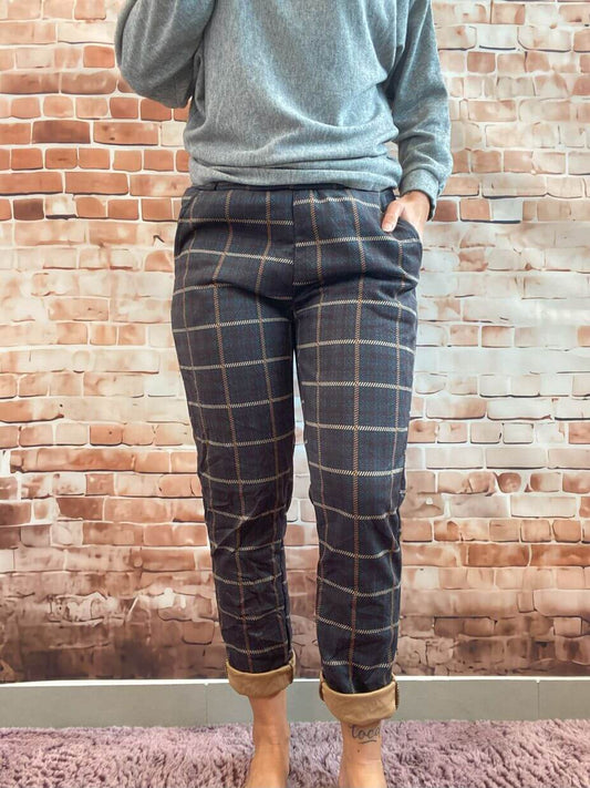 Karierte bequeme Hose mit Gürtel und Gummibund