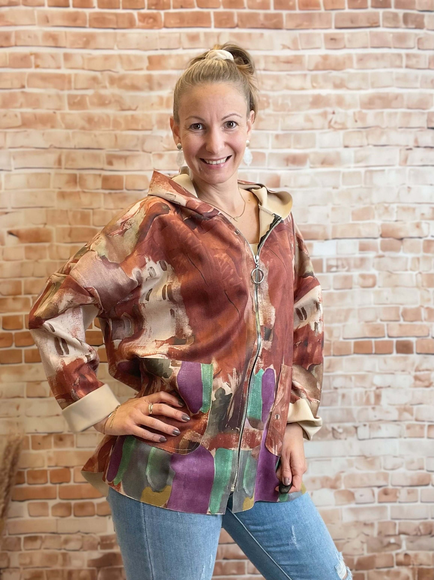 Bunte Veloursjacke mit Kapuze