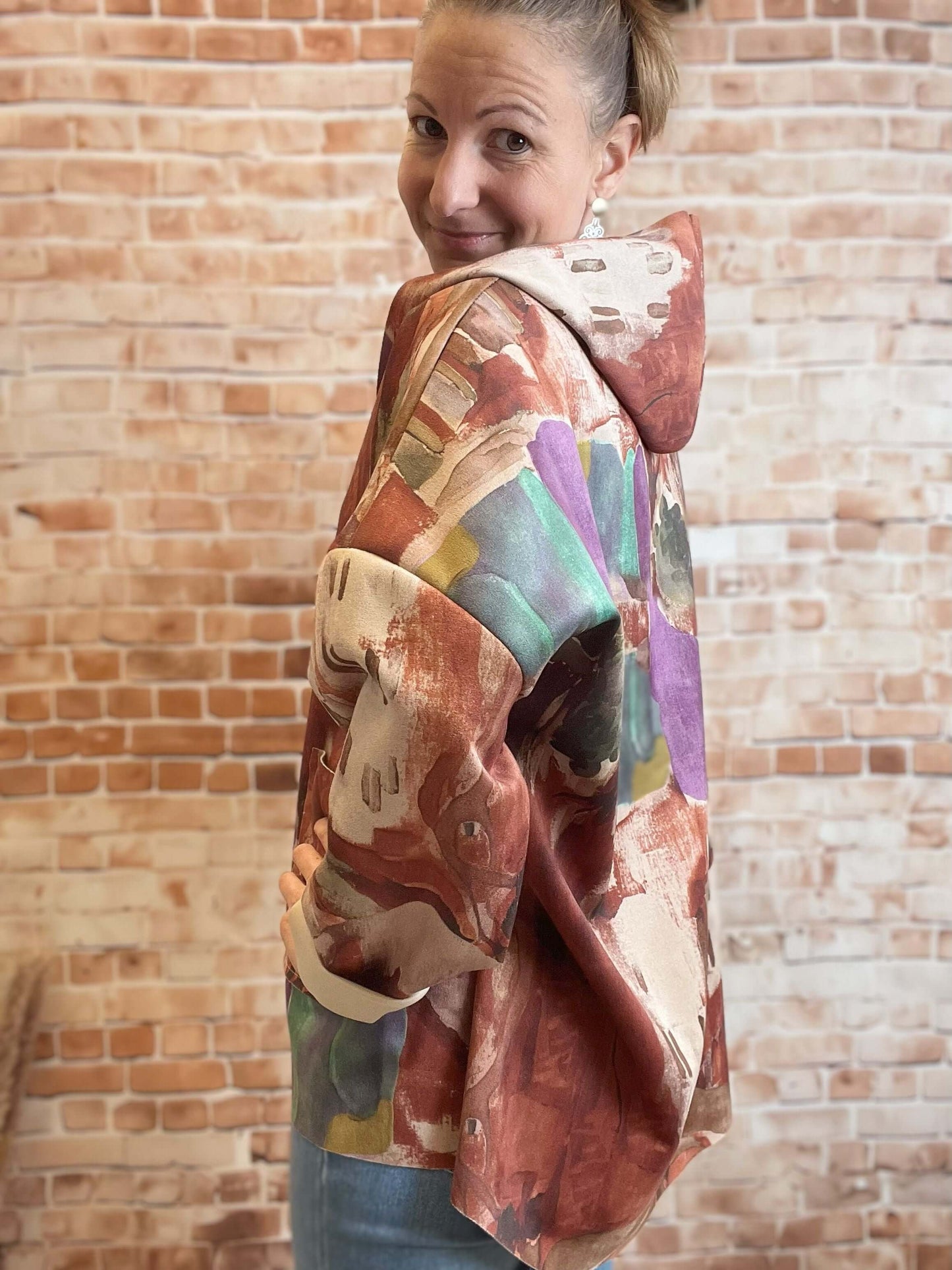 Bunte Veloursjacke mit Kapuze
