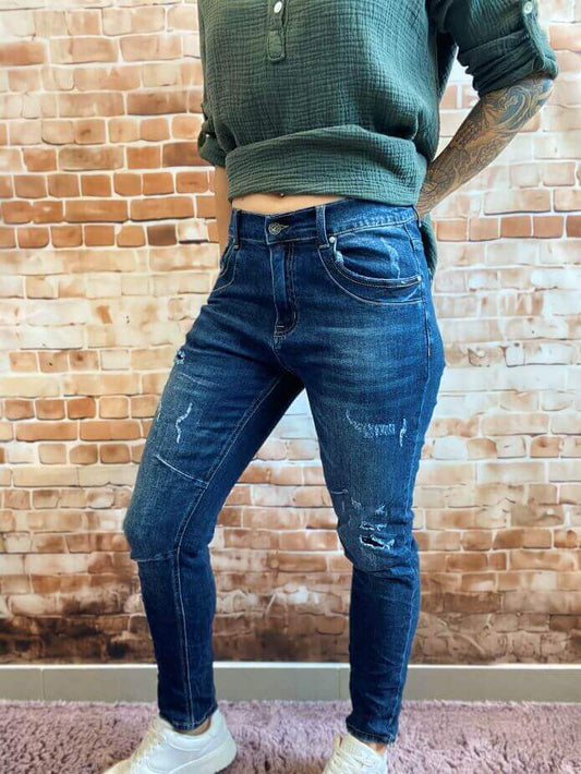 Lässige Slim-Jeans mit lockerem Schritt