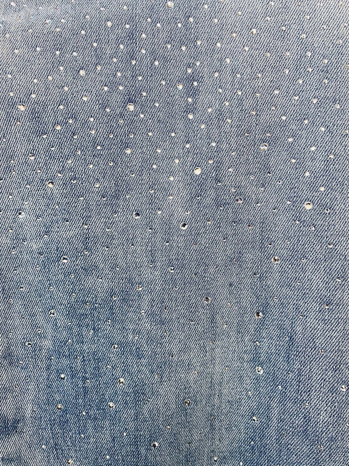 Hellblaue ausgestellte Jeans mit Strasssteinen - High Waist