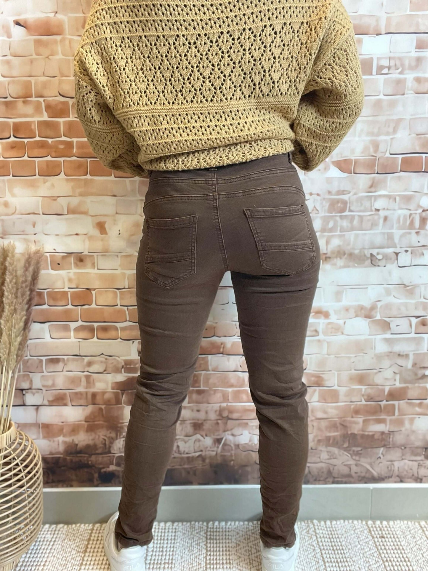 Braune Slim Fit Jeans im Knitter-Look