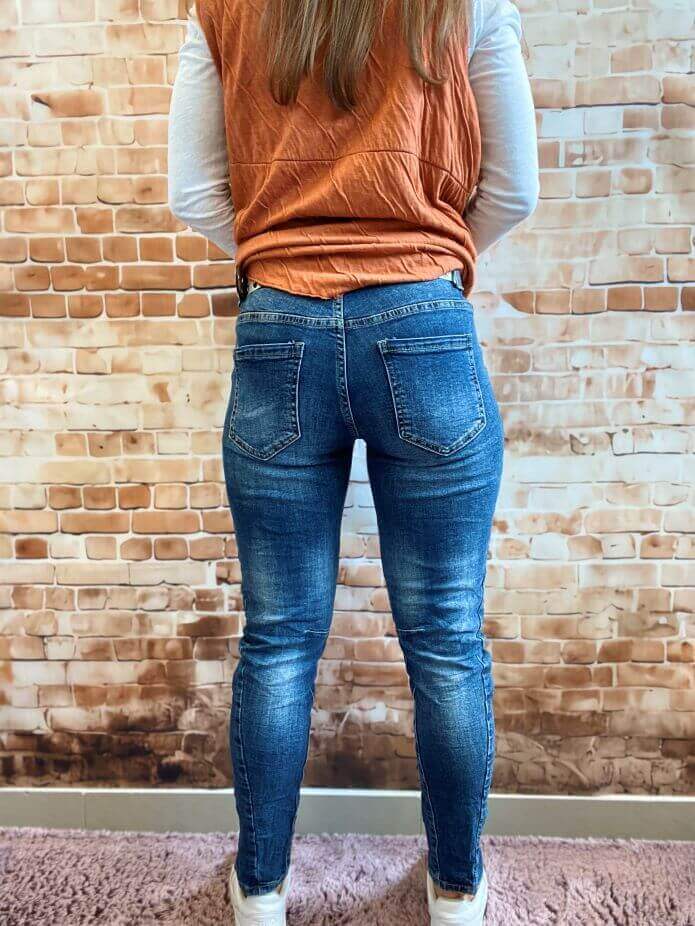 Slim Fit Jeans mit lockerem Schritt