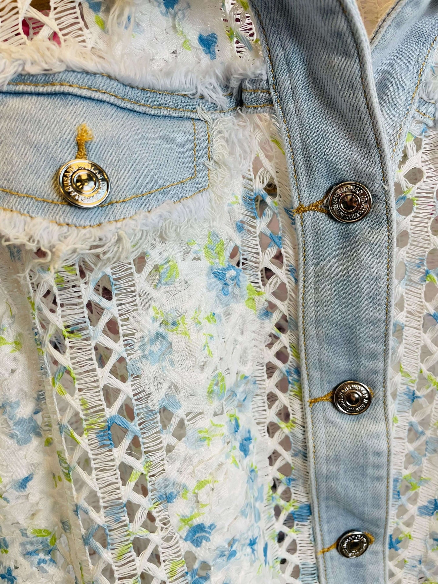 Sexy S. Woman Jeansjacke aus heller Spitze