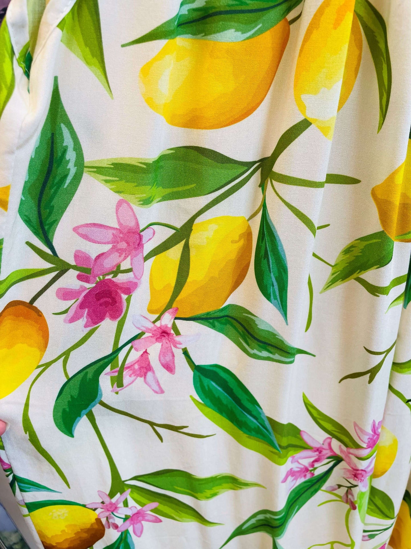 Buntes ärmelloses Kleid aus Viskose - knielang