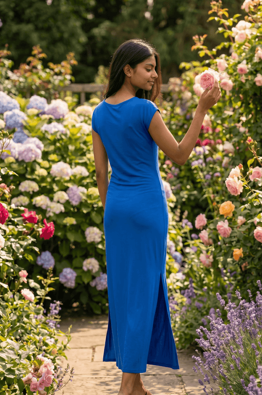 Schlichtes Maxi-Viskosekleid mit seitlichem Schlitz