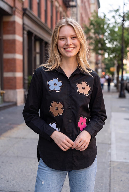 Schwarze Hemdbluse aus Baumwolle mit bunten Blumen