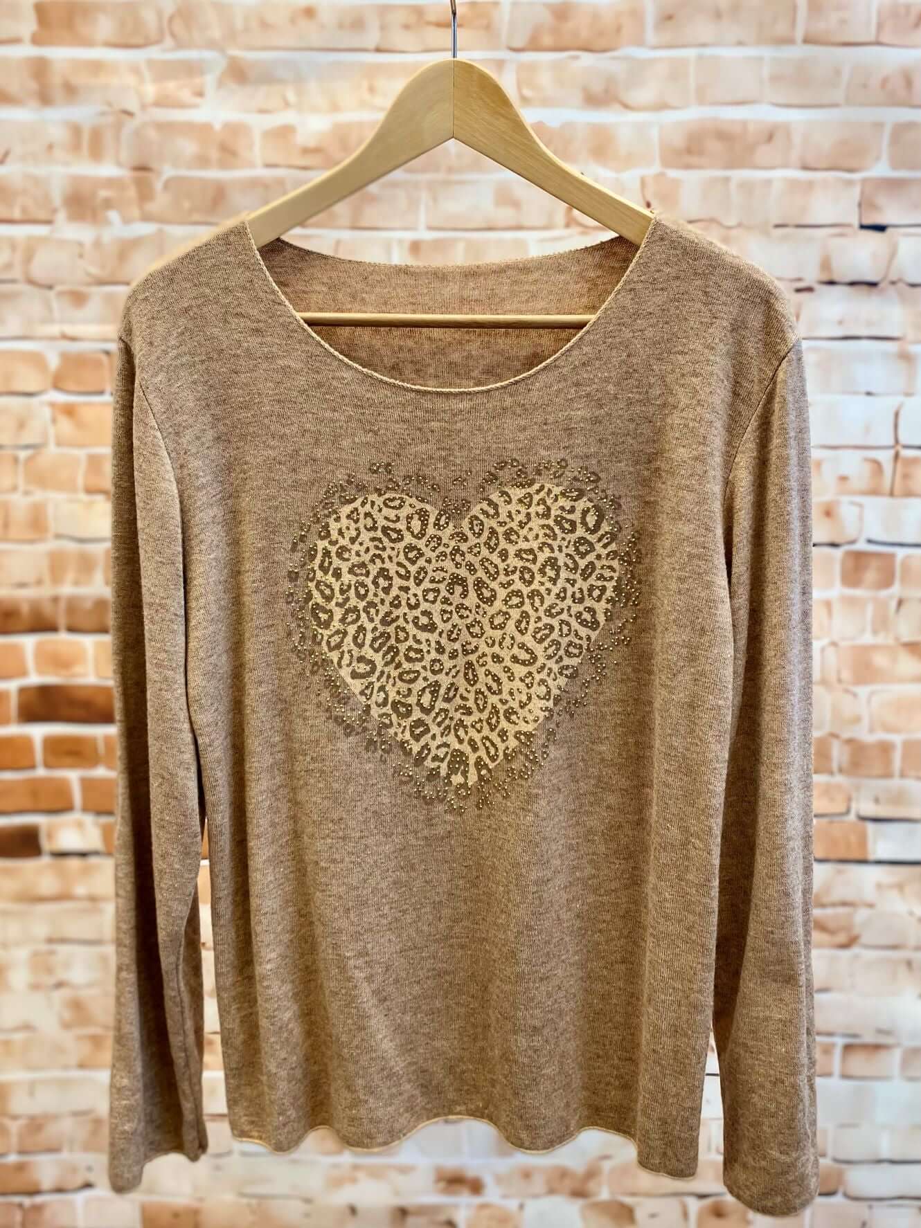 Viskose-Langarmshirt mit glänzendem Herz Leo Strass