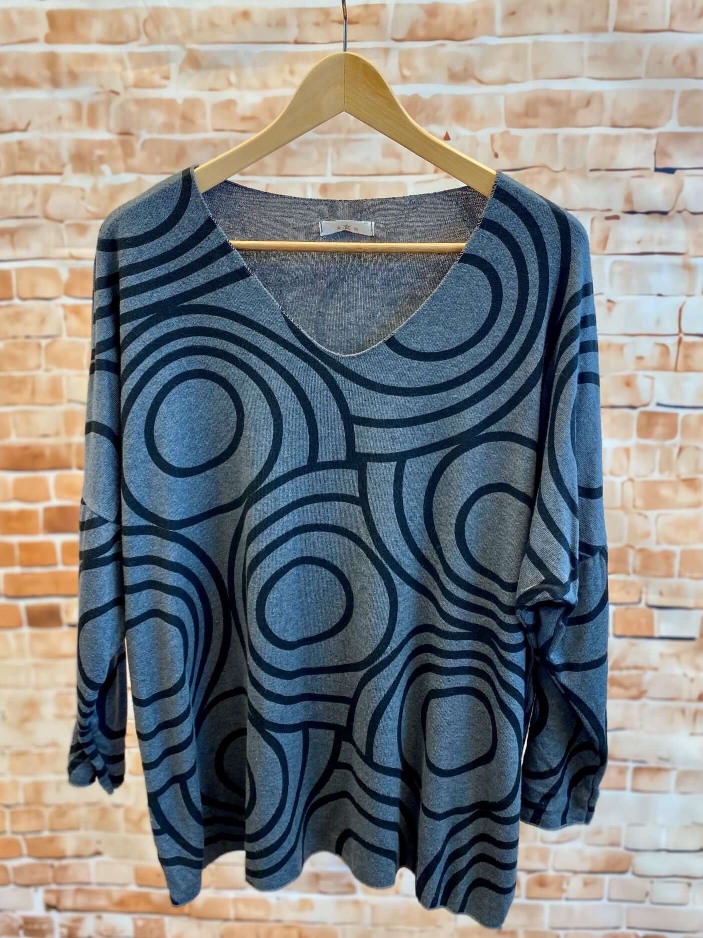 Langarmshirt mit Kreisen und Fledermausärmeln