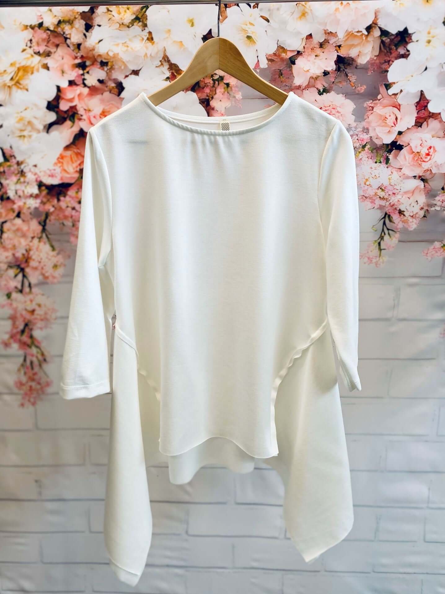 Weiches Langarmshirt mit seitlichen Zipfeln