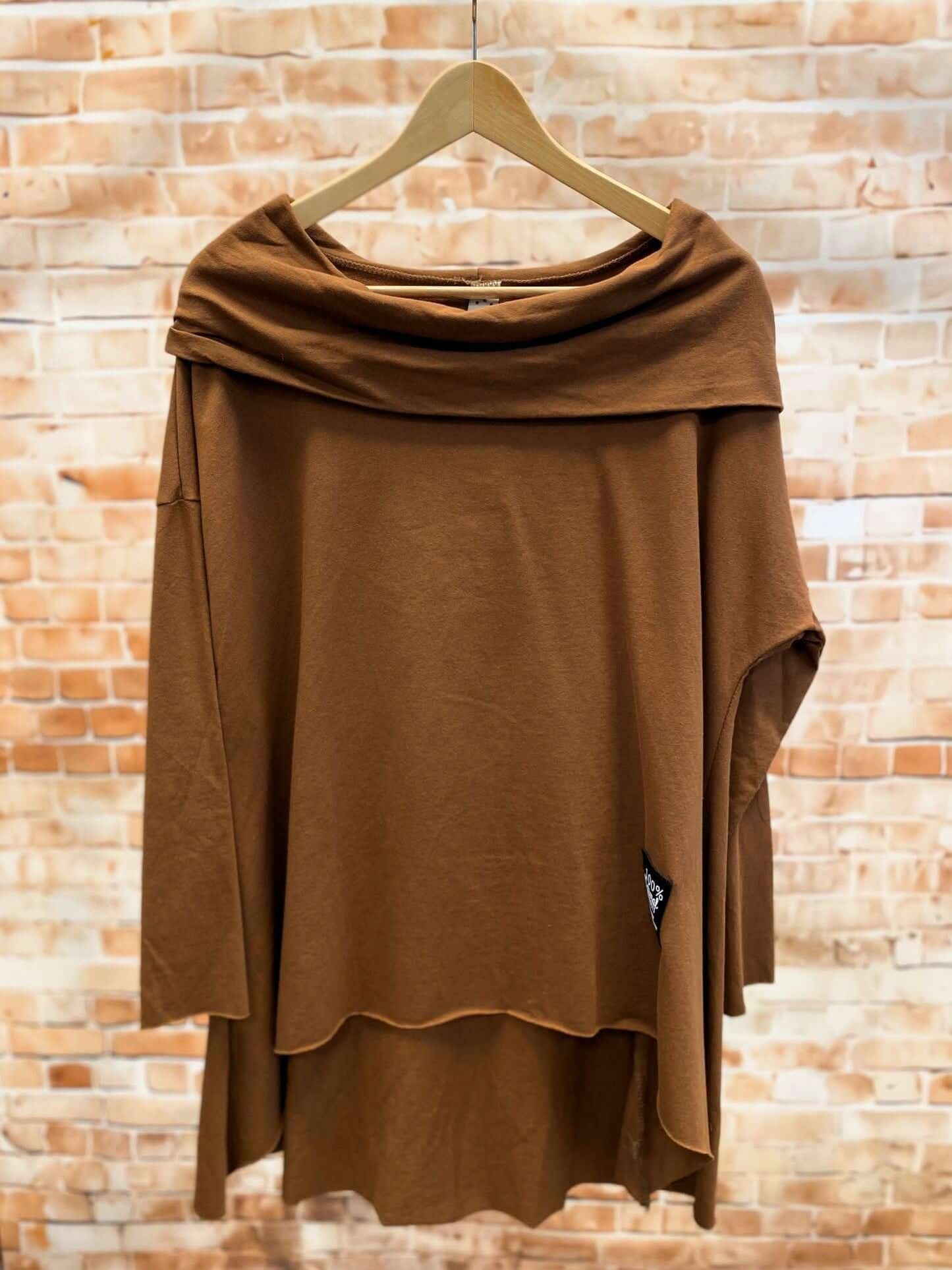 Weiteres Langarmshirt mit Schalkragen