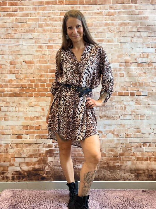 Dünnes Blusenkleid im kleineren Leo-Print