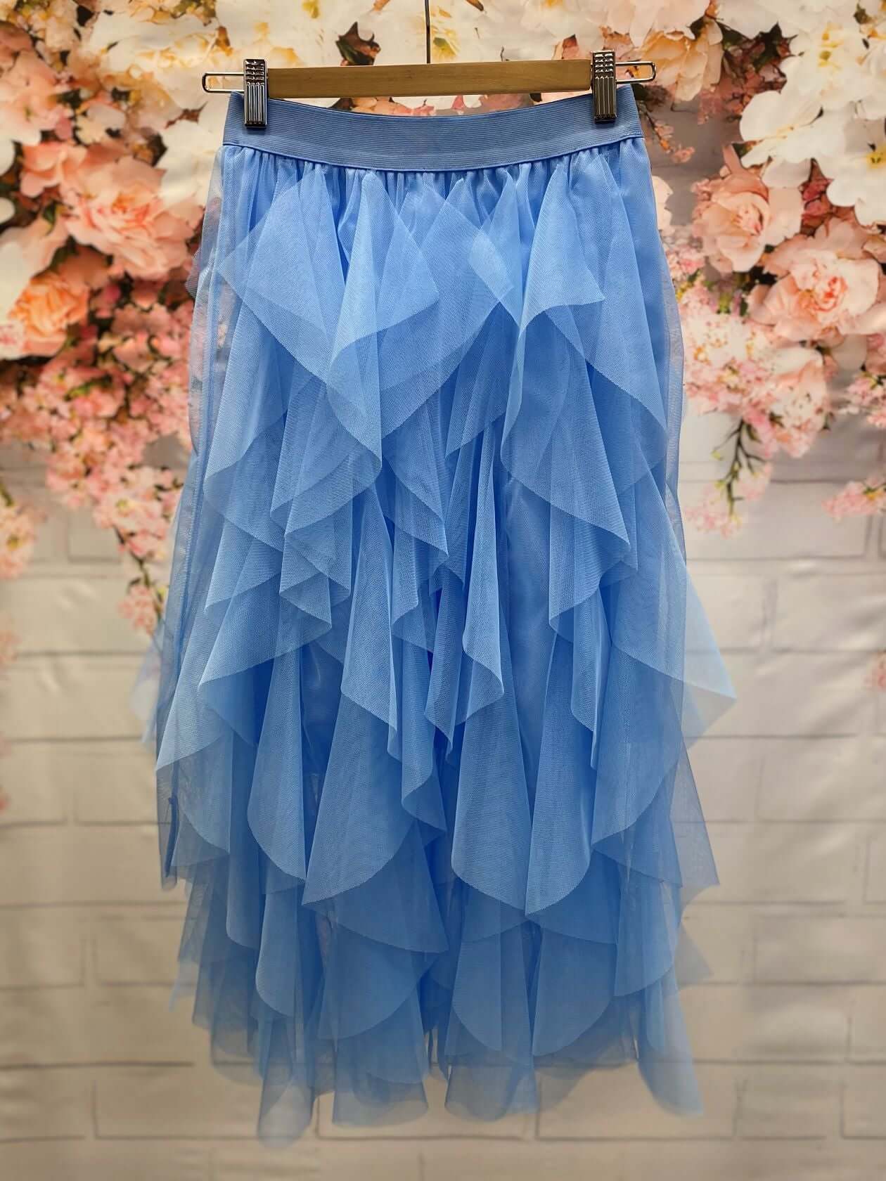 Moderner Mesh-Rock mit Rüschen