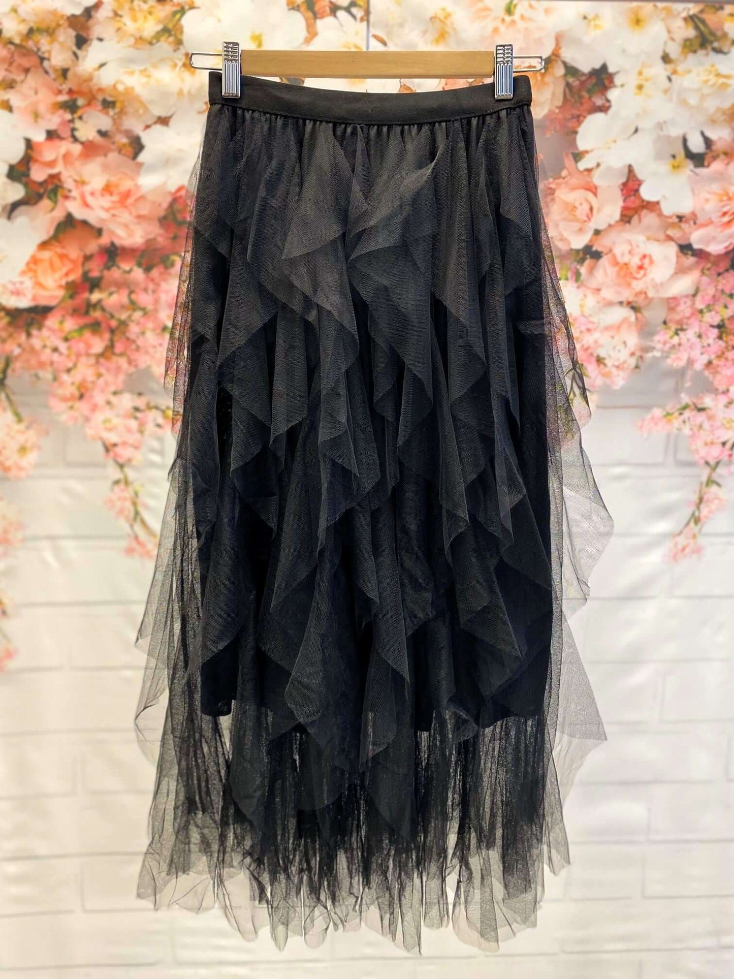 Auffälliger moderner Mesh-Rock mit Rüschen