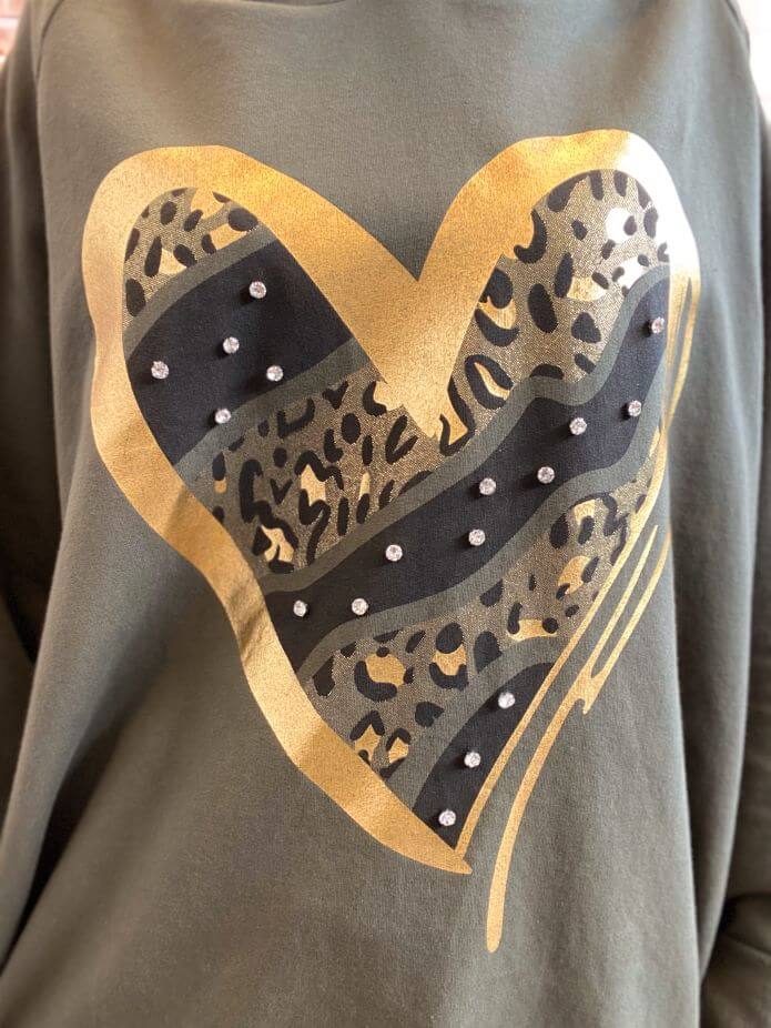 Zerrissener Oversize Kapuzenpullover mit goldenem Herz