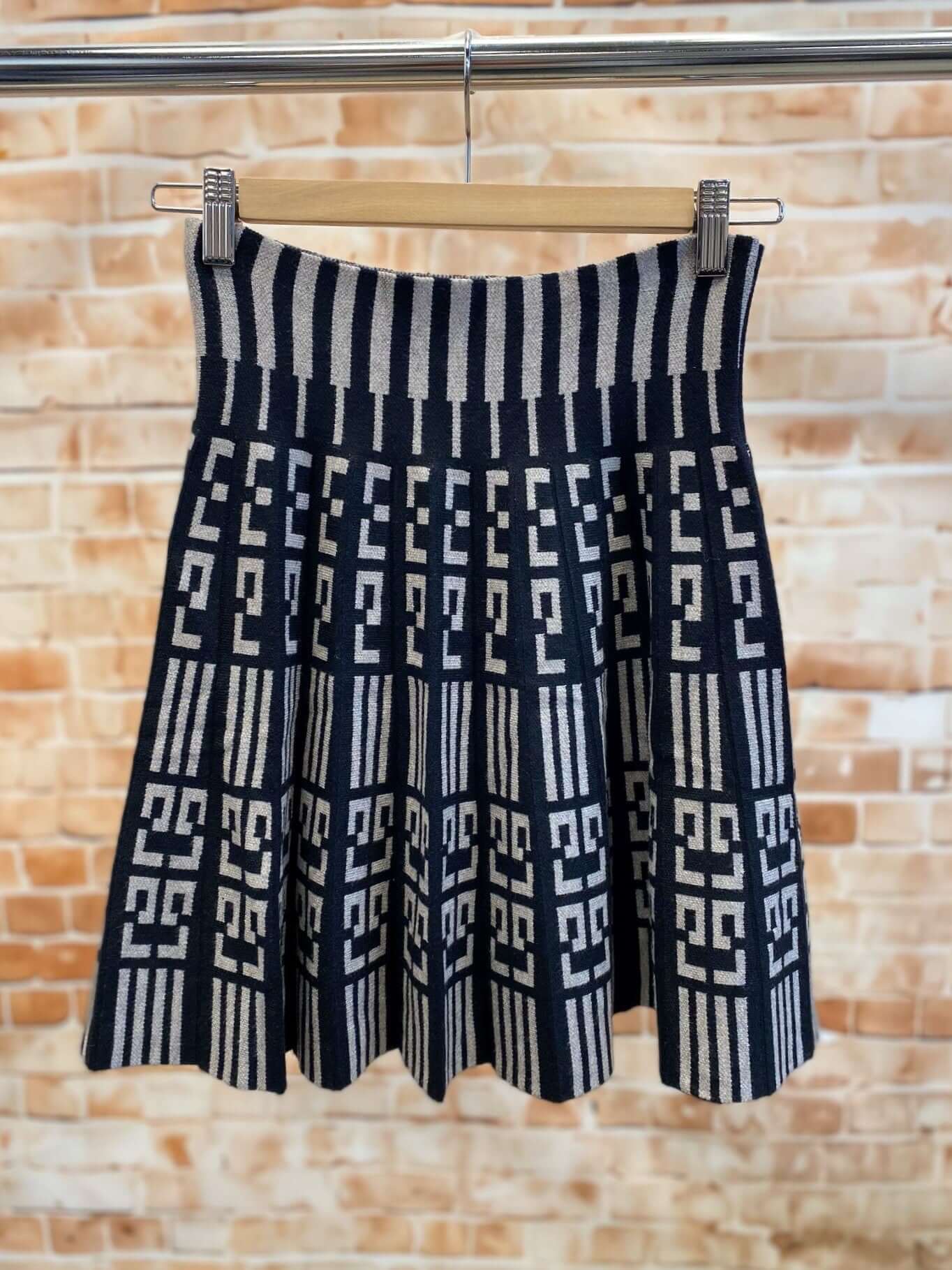 Kurzer gemusterter Plissee-Rock