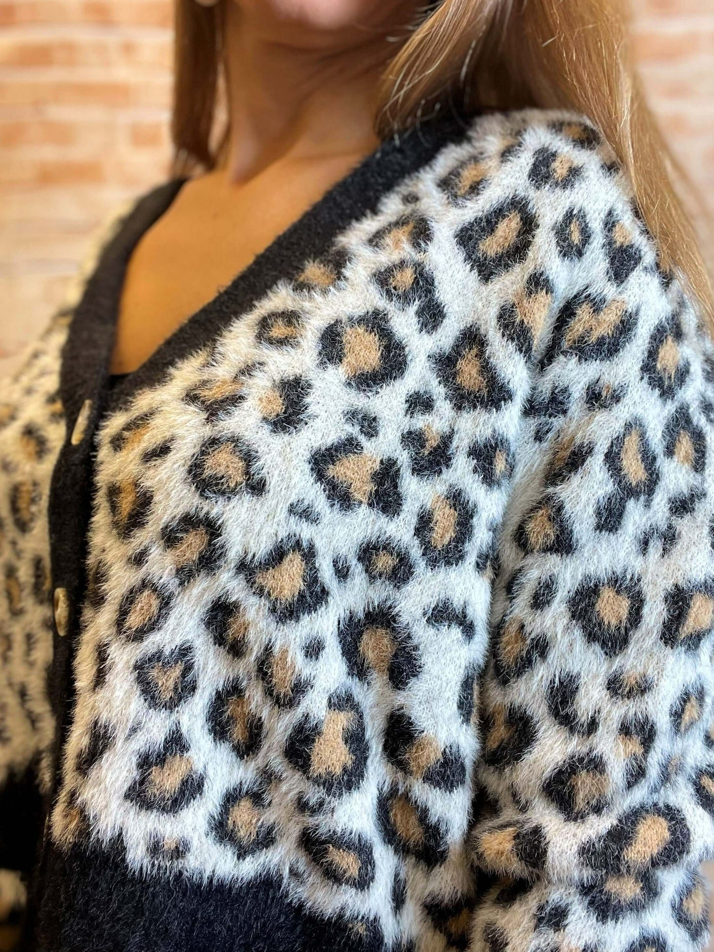 Kurze Plüsch-Weste mit Leoprint