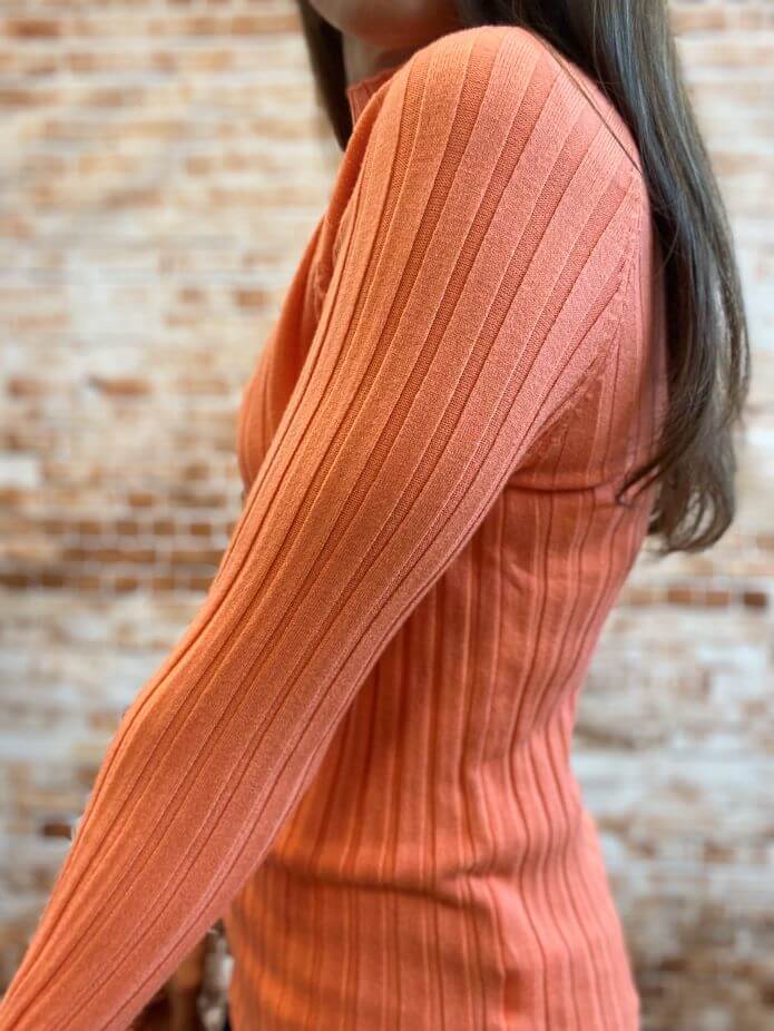 Dünner Pullover mit Stehkragen