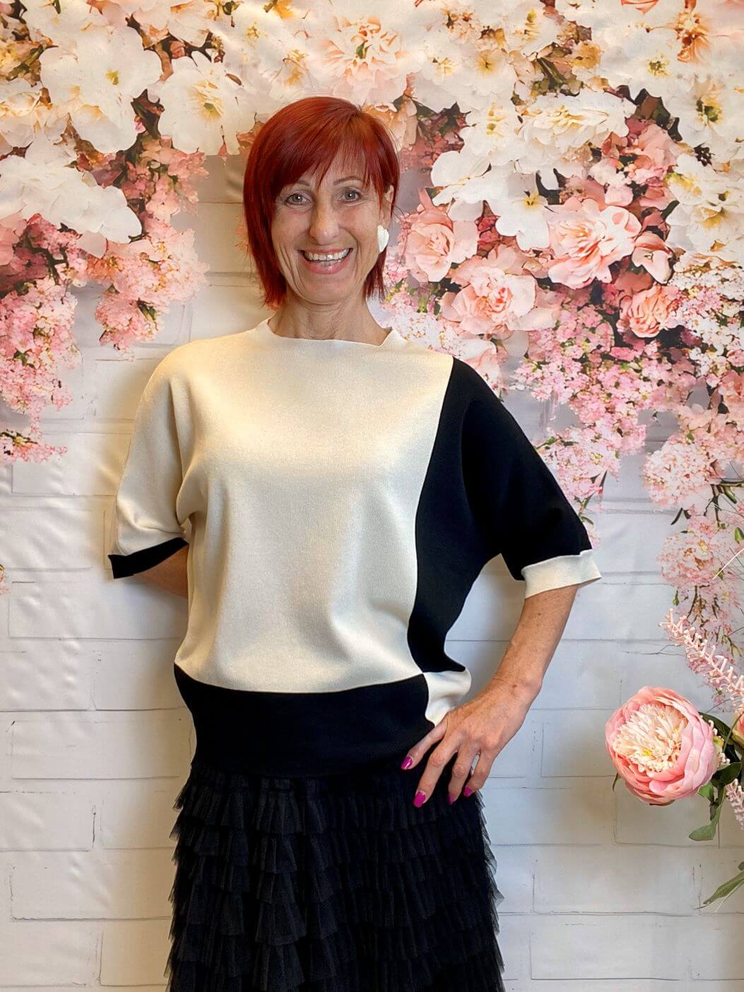 Zweifarbiger Feinstrick Kurzarmpullover