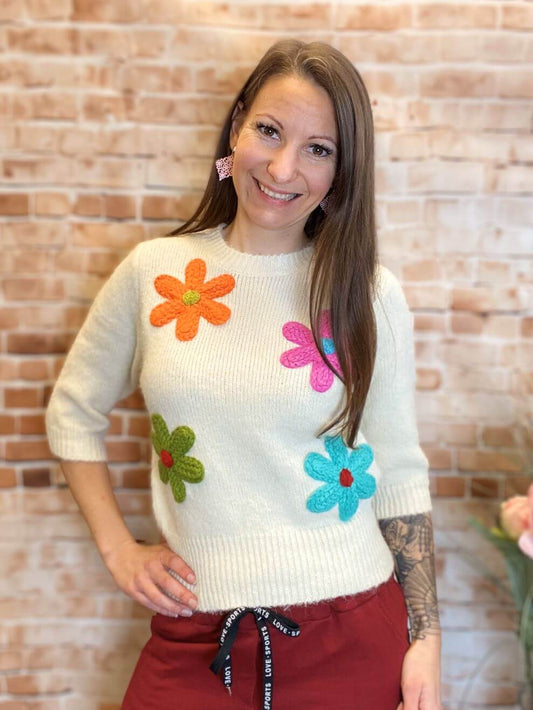 Kurzer Wollpullover mit bunten Blumen