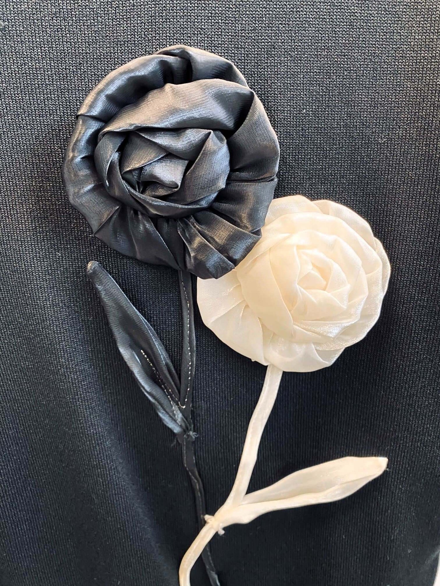 Feinstrick Pullunder mit aufgenähter Blume