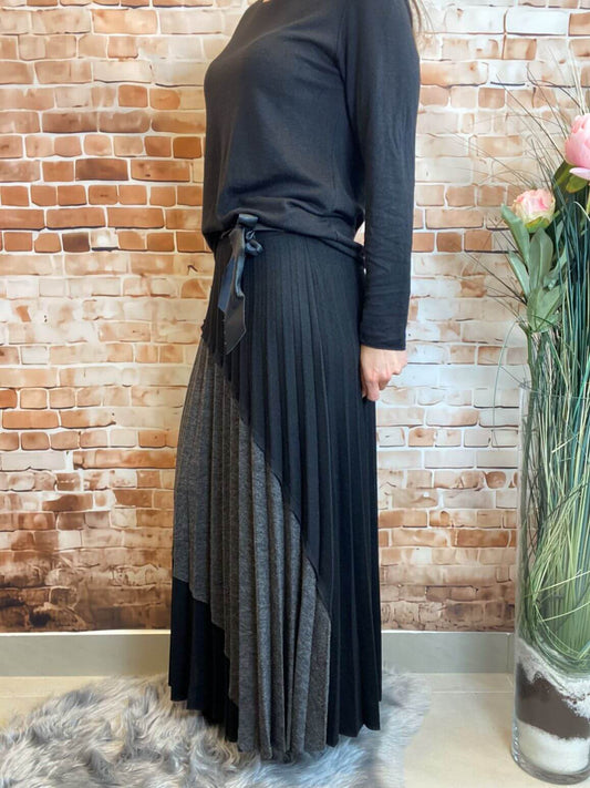 Dunkler langer Plissee-Rock