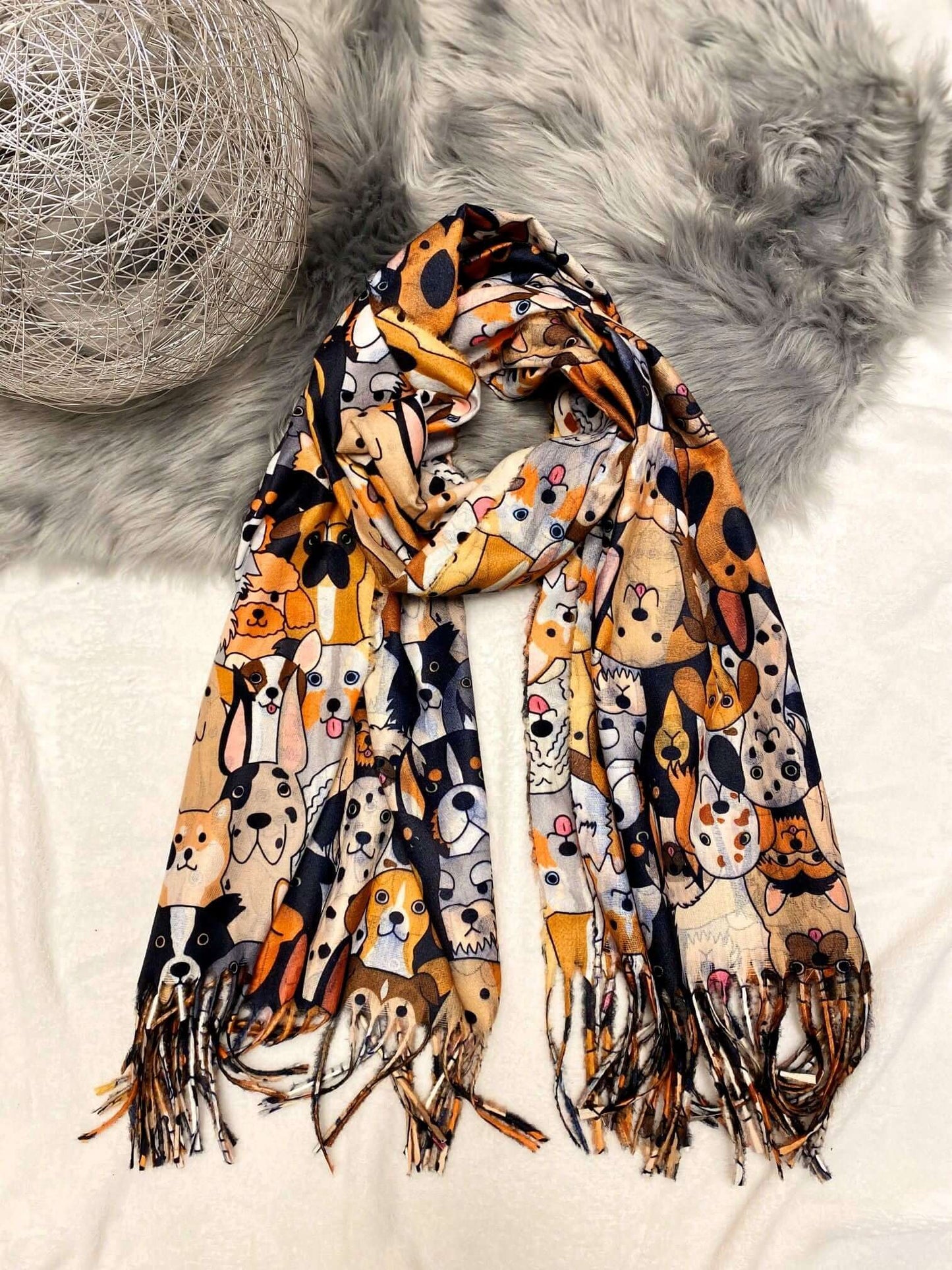 Schal mit Fransen und Hundemotiv