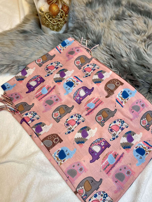 Bunter Schal mit Elefanten-Motiv