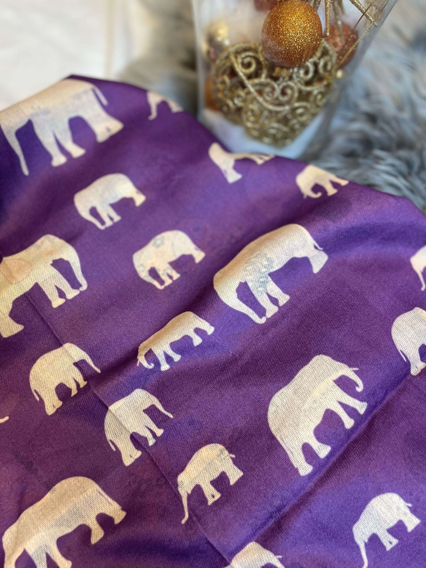 Bunter Schal mit Elefanten-Motiv